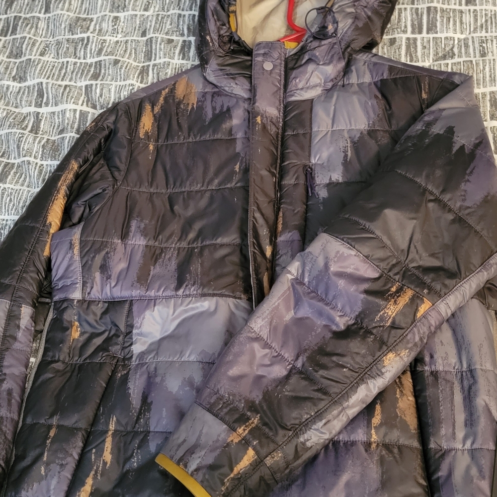 Lululemon jacket. - Picture 4 of 7